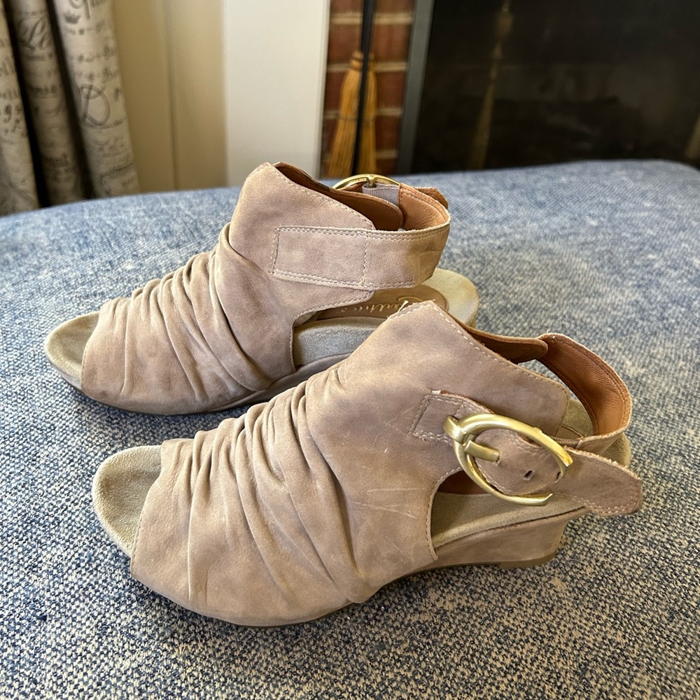 Earthies Bonaire Two Ruched Leather Peep-toe Wedges